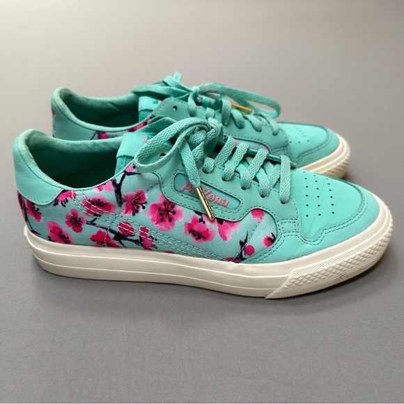 adidas Shoes - ADIDAS Arizona Green Tea sneakers, women’s 7.